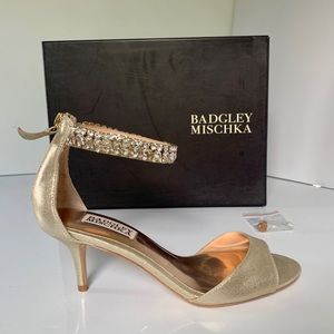 Badgley Mischka Gold Metallic Suede Bridal Heels 6